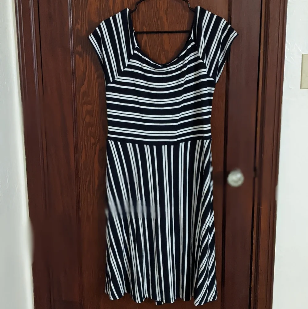 Loft Plus Black & White Stripe Short Sleeve Mini Dress  Criss Cross Back Size 16